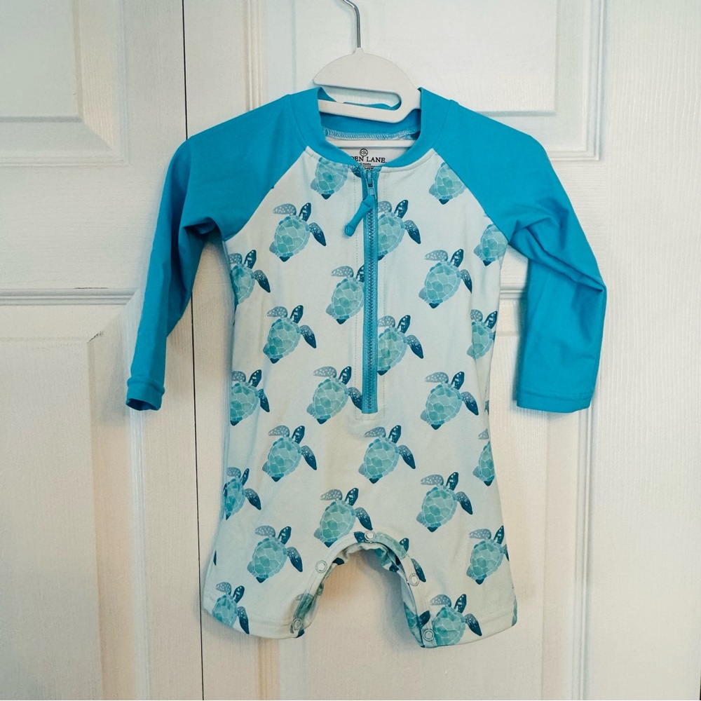 Caden Lane Long Sleeve Rash Guard Shortie, Blue Turtles, EUC, size 6-12 months
